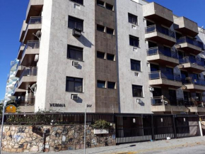 Apartamento amplo a 150 metros dos quiosques da Praia do Forte